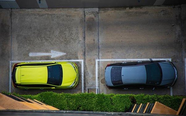 2 Cars showing The Curb Distance Rules