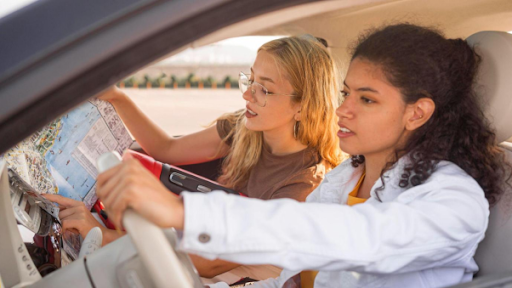 Student choosing the right driving course package in Montreal with a driving instructor
